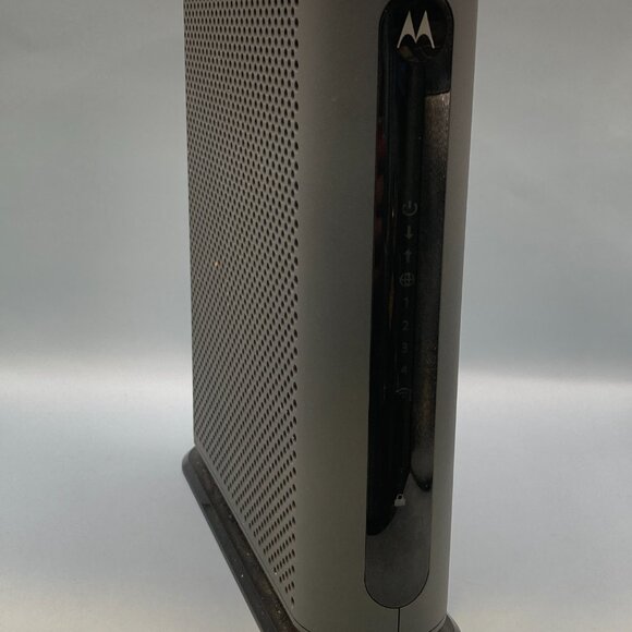 Motorola  8x4 Docsis 3.0 Cable Modem plus N300 Router  Model MG7310 w/Power Cord - Picture 7 of 7